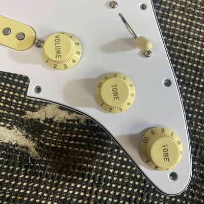 MIE Music Loaded Strat Pickguard - Vintage Style Handwound Strat Pickups With CTS Pots image 4
