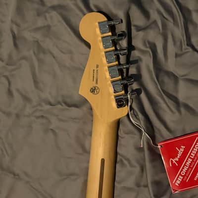 Fender Player Stratocaster with Maple Fretboard 2018 - 2024 - 3-Color Sunburst image 6