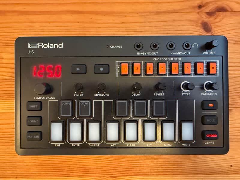 Roland J-6 AIRA Compact Chord Synthesizer