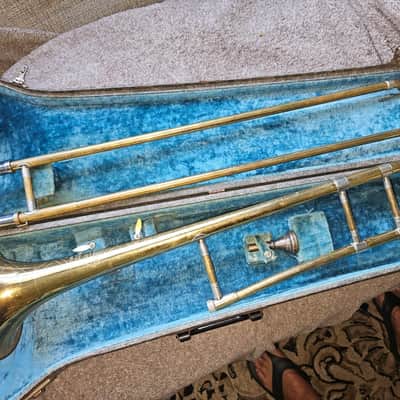 Holton TR602 Trombone with mouthpiece and case, USA. Good condition image 8