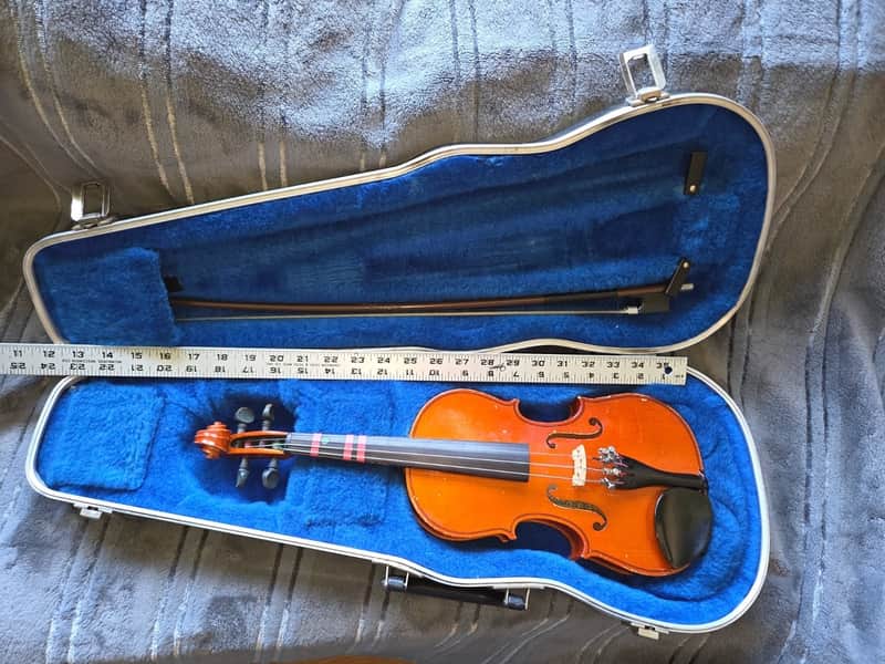 Suzuki No. 7 sized 1/4 violin