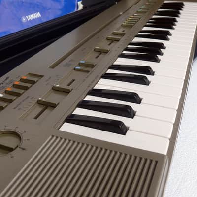 Vintage Yamaha Portasound PC-100 analog Synt with case image 5