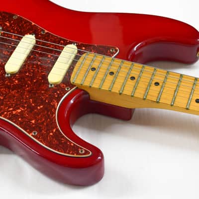 Fender Strat Plus Deluxe with Maple Fretboard - Crimson Burst image 6