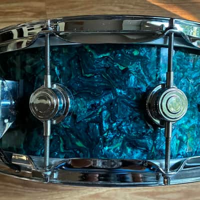 DW 5.5x14 1990s Collectors maple snare drum - Electric Turquoise image 5