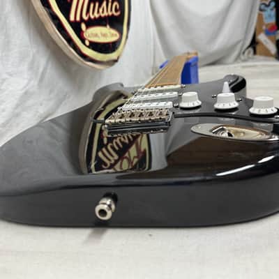 Hamer USA Daytona Guitar S-style with Case - Black / Maple neck image 18