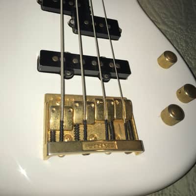 Fernandes APB-4 ? White image 8