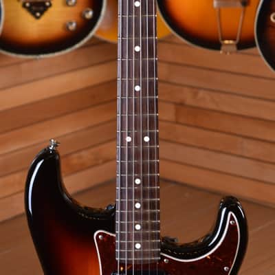 Fender Stratocaster American Professional II 3 Tone Sunburst - Upgrade: Meccaniche autobloccanti, Pickup Noiseless - image 13