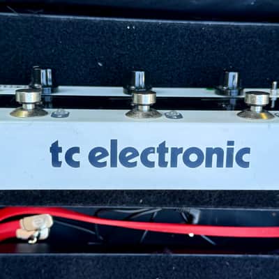 TC Electronic TC Electronics Plethora X5 Multi-Effects Pedal Board - White image 3