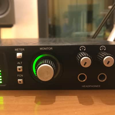 Universal Audio Apollo 8 QUAD Thunderbolt 2 - Black image 4