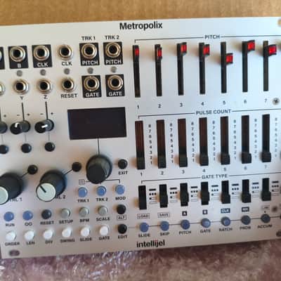 Intellijel Metropolis Complex Pitch / Gate Sequencer Eurorack Synth Module 2015 - 2020 - Silver image 4