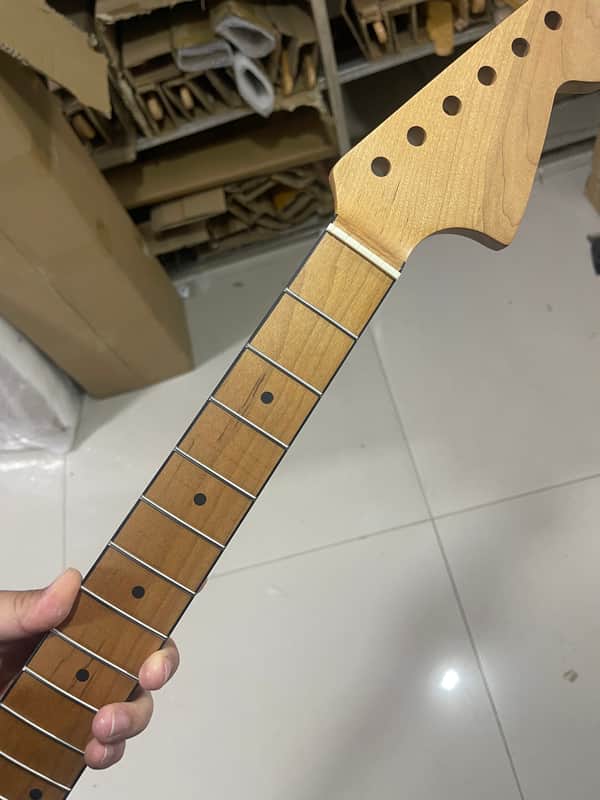 1 Large headstock 24 inch 22 frets Roasted Maple guitar neck 24inch hole 10mm Satin for JAGUAR body black binding image 1