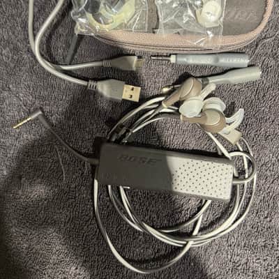Bose Quietcomfort 20 Acoustic Noise Canceling Headphones w/Adaptors & Case image 2