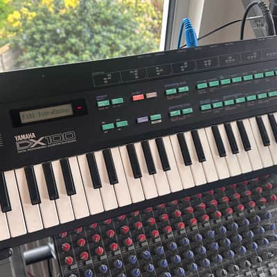 Yamaha DX100 Programmable Algorithm Synthesizer 1985 - Black