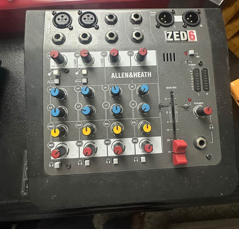 Allen & Heath ZEDi-8 Compact 8-Input Hybrid Mixer/USB Interface 2015 - Present - Black imagen 1