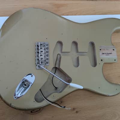 Dutchrelics Stratocaster nitro Body 2014 Shoreline Gold + Vibrato image 1