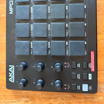 Akai MPD218 2015 - Present - Black image 1