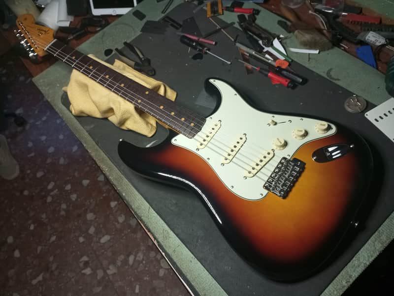 Fender American Original '60s Stratocaster with Rosewood Fretboard 2018 - 2022 - 3-Color Sunburst image 1