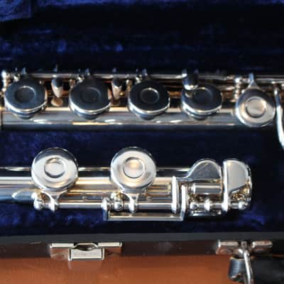 Armstrong 104 Student Model Closed-Hole Flute with C Foot, Offset G 2010s - Silver-Plated image 6