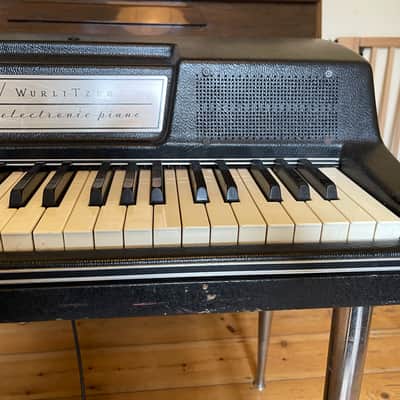Wurlitzer 200A 64-Key Electric Piano 1974 - 1983 - Black image 9