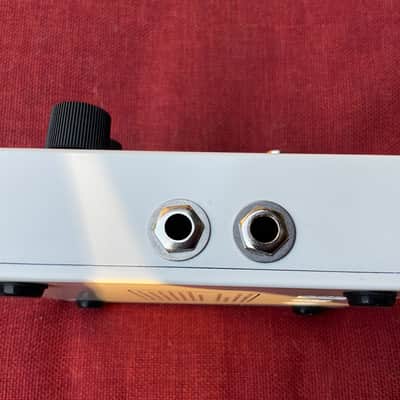 Electro-Harmonix String9 String Ensemble 2022 - Present - White / Brown Graphic image 3