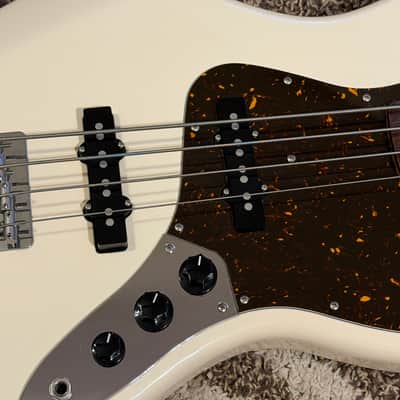 AS NEW & RARE! 2012 Fender Japan Jazz Bass Limited JB62M VWH 32" Medium Scale MIJ image 3