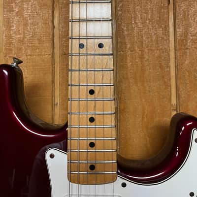 Fender Standard Stratocaster with Maple Fretboard 1998 - 2005 - Midnight Wine image 4