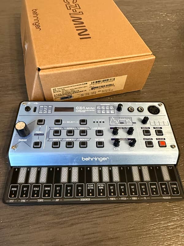 Behringer CZ-1 Mini Desktop Synthesizer 2025 - Present - Blue