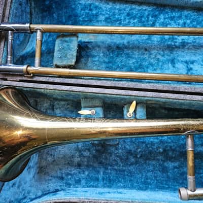Holton TR602 Trombone with mouthpiece and case, USA. Good condition image 9