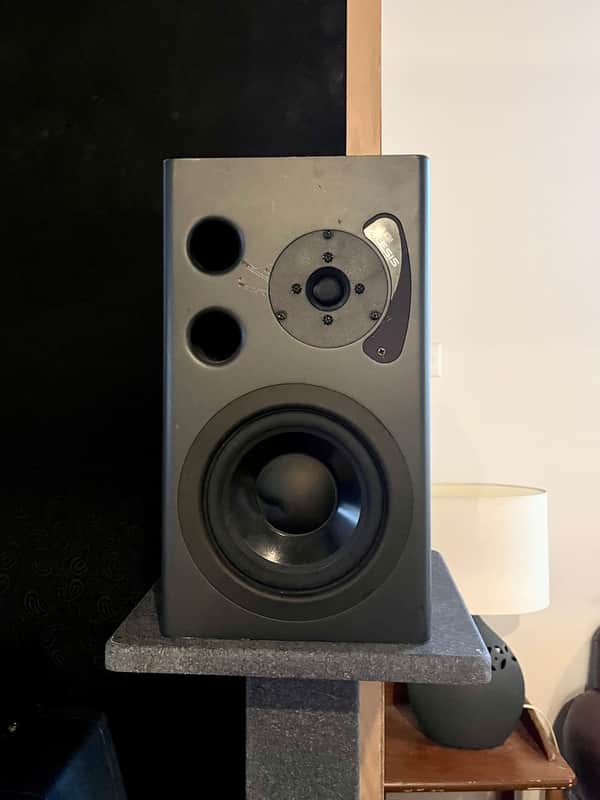 Alesis M1 Active MKIII 6.5" Active Studio Monitor (Single) 2010s - Black image 1
