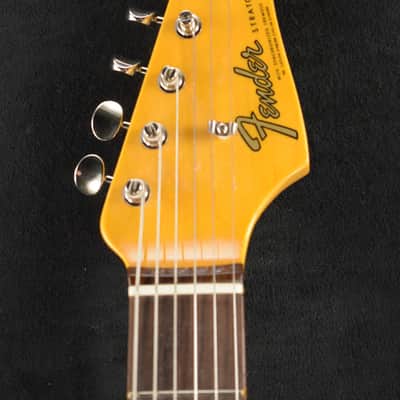 Mint Fender American Vintage II 1965 Stratocaster Shoreline Gold Round-Lam Rosewood Fingerboard image 5
