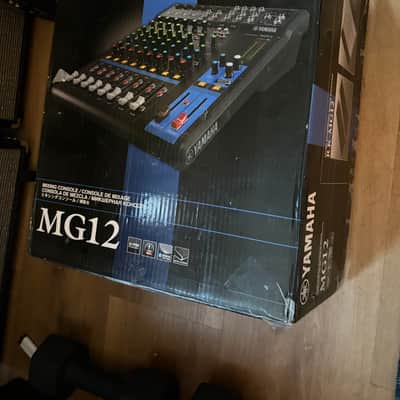 Yamaha MG12XU 12-Channel Analog Mixer 2016 - Present Black image 3
