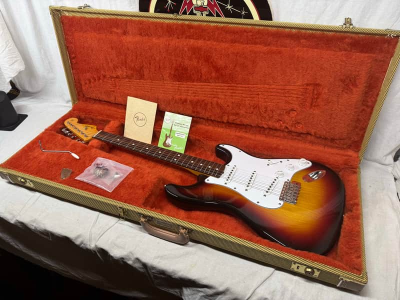 Fender American Vintage Reissue AVRI '62 Stratocaster Guitar with Case 1988 - 3-Color Sunburst / Rosewood fingerboard image 1