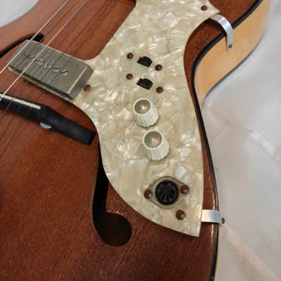 Wolfgang Hüttl Opus 63 ca. 1958 Vintage Archtop aus Bubenreuth Top Elektronik image 3