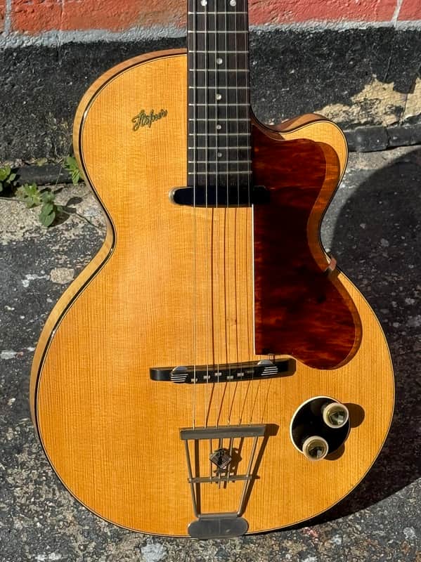 Hofner Club 40 1957 - stunning rare issue like George Harrison's 1st true Beatle Axe ! image 1