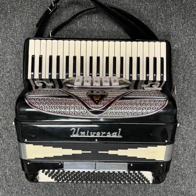 Universal - 120 Bass Ladies Size Accordion image 4