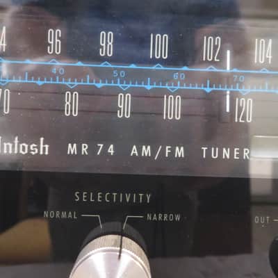 McIntosh MR74 Stereo tuner mid 1970's - Glass and black image 2