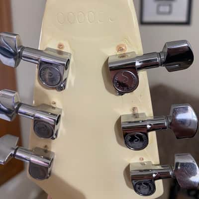 Gibson Flying V with Stop Bar Tailpiece and Triangle Knob Layout 1975-1979 - Alpine White image 2