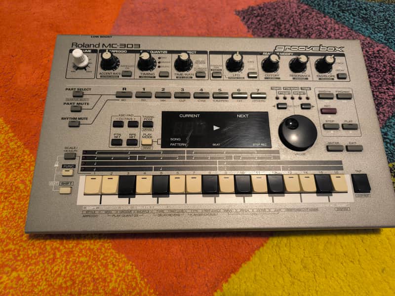 Roland MC-303 Groovebox 1990 - 1998 - Silver image 1