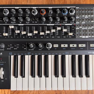 Arturia MiniBrute 2 25-Key Synthesizer 2018 - Present - Black
