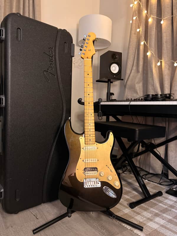 Fender American Ultra Stratocaster HSS with Maple Fretboard 2019 - Present - Texas Tea
