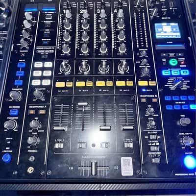 2 RARE TECHNICS SL-1200 MK5G In Excellent Condition w/ Original