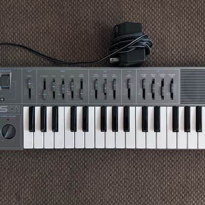 Yamaha CS01 Monophonic Synthesizer - 1982 - Vintage