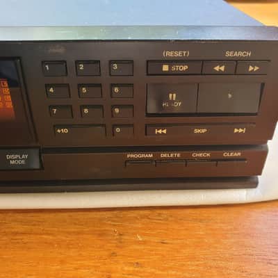 TASCAM CD-401 Mark 1 1990 - Black image 4