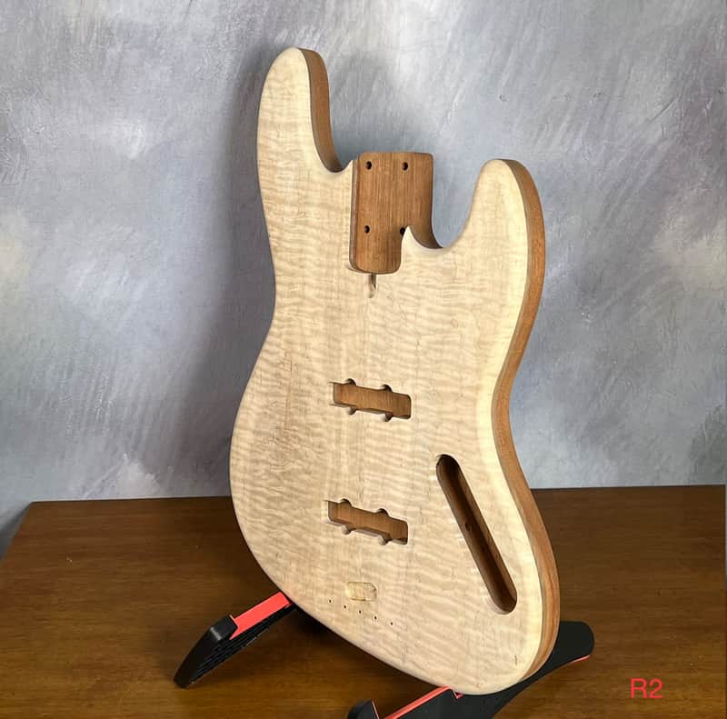 high end Offset Bass Body Unfinished Deep Curly Maple Top / Walnut Accent/ Solid One-piece Mahogany Back- limited Luthier Supply R2 imagen 1