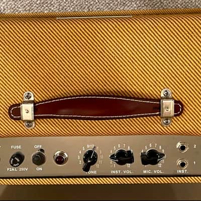 Fender '57 Custom Deluxe 2-Channel 12-Watt 1x12" Guitar Combo 2016 - Present - Lacquered Tweed image 3