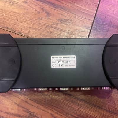 Immagine TruLink 4-Port VGA/USB 2.0 KVM Switch - 4