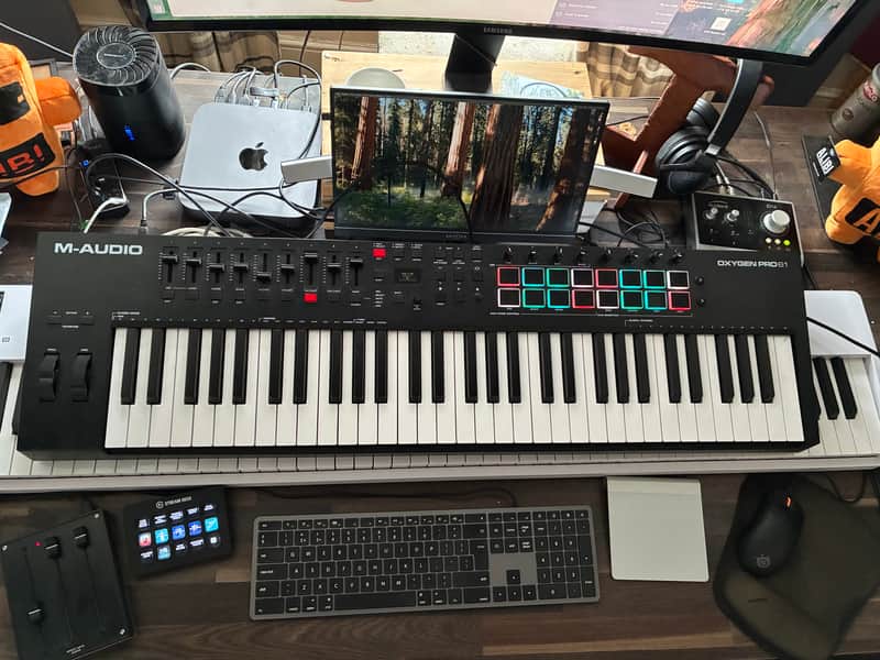 M-Audio Oxygen Pro 61 MIDI Keyboard Controller - Black image 1