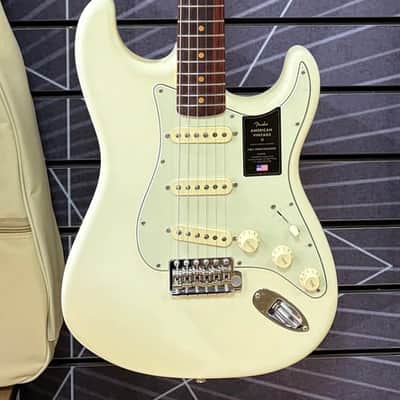 Fender American Vintage II 1961 Stratocaster Olympic White, Hard Case B Stock image 2