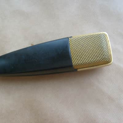 Sennheiser MD 421 Cardioid Dynamic Microphone image 6