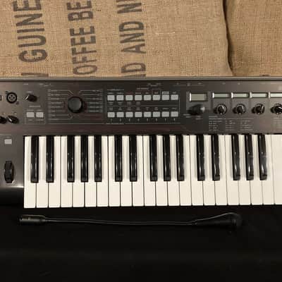 Korg R3 Synthesizer/Vocoder - w/ mic, box, power supply